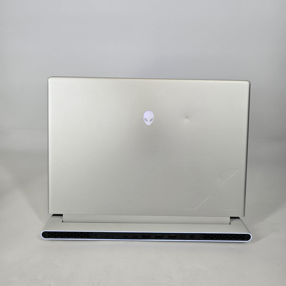 Dell Alienware X16 R2 Silver 2.3 GHz Intel Core Ultra 9 32GB RAM 1TB Solid State Drive NVIDIA GeForce RTX 4080 12 GB