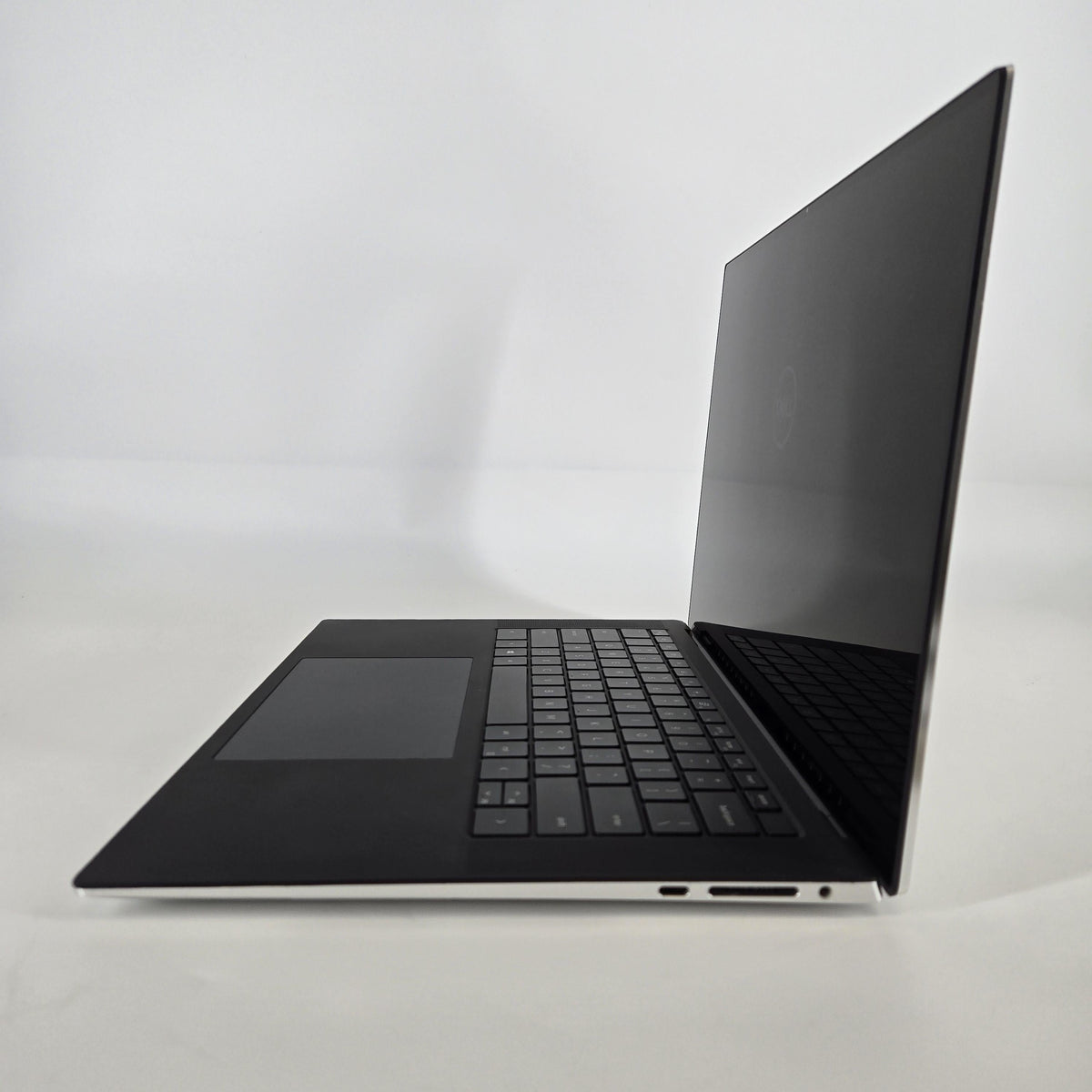 Dell XPS 15 9500 Silver 2.4 GHz Intel Core i9 10th Gen. 64GB RAM 2TB Solid State Drive 256GB Solid State Drive NVIDIA GeForce GTX 1650 Ti 4 GB