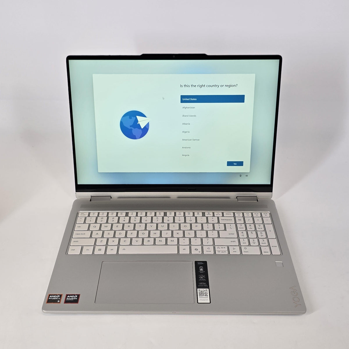 Lenovo Yoga 7 16 Silver 2.0 GHz AMD Ryzen AI 5 340 16GB RAM 1TB Solid State Drive