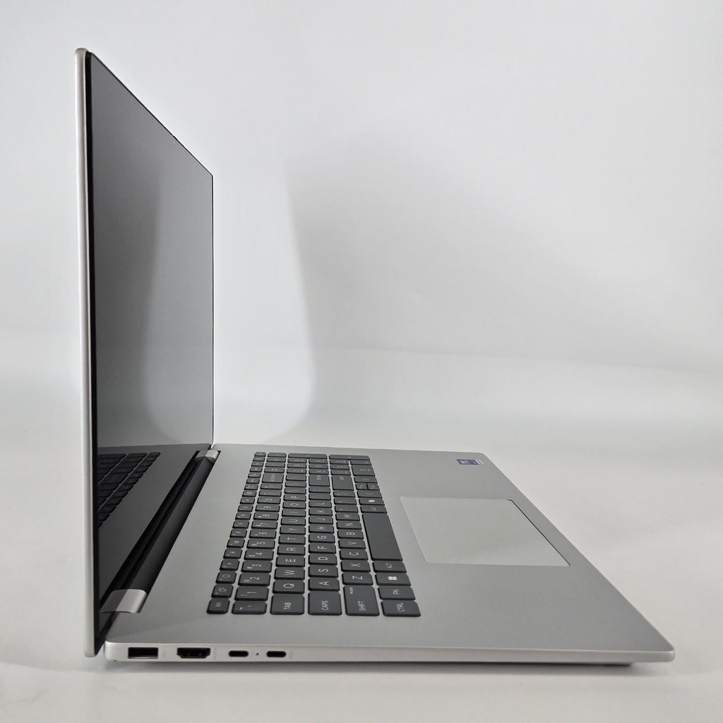HP OmniBook 7 17.3 Glacier Silver 2.2 GHz Intel Core Ultra 7 Series 2 32GB RAM 512GB Solid State Drive