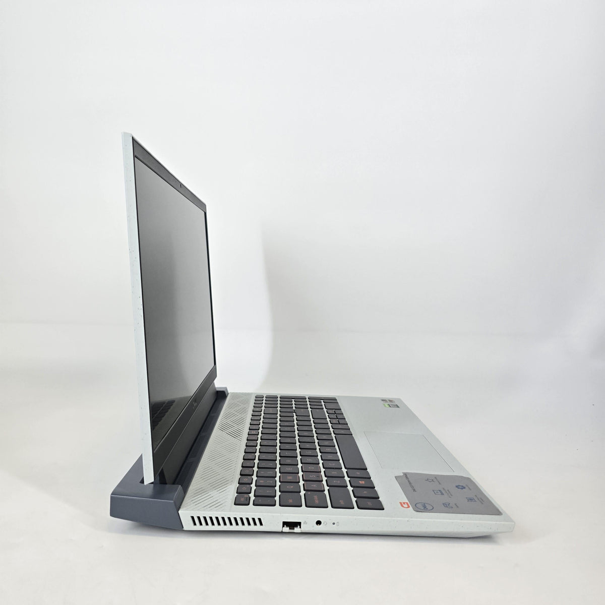 Dell G15 5515 15.6 White 3.2 GHz AMD Ryzen 7 5800H 8GB RAM 512GB Solid State Drive NVIDIA GeForce RTX 3050 Ti 4 GB