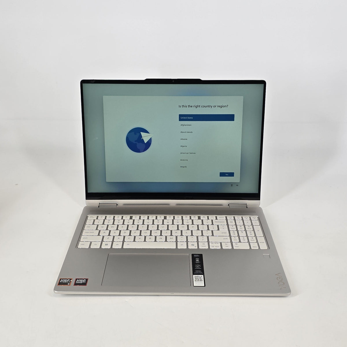 Lenovo Yoga 7 16 Silver 2.0 GHz AMD Ryzen AI 5 340 16GB RAM 512GB Solid State Drive