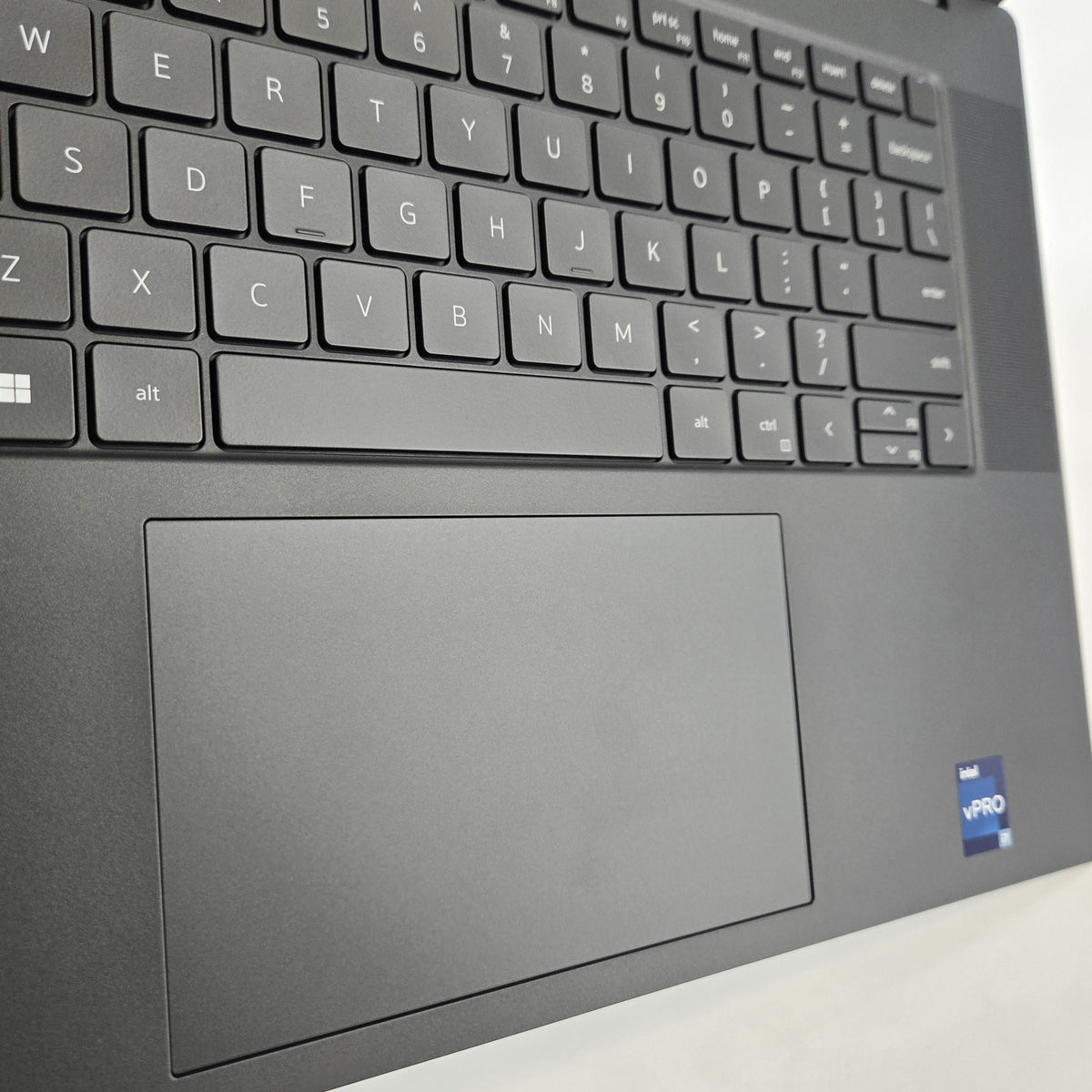 Dell Precision 5680 16 Gray 2.5 GHz Intel Core i7 13th Gen. 32GB RAM 1TB Solid State Drive NVIDIA GeForce RTX 4090 16 GB