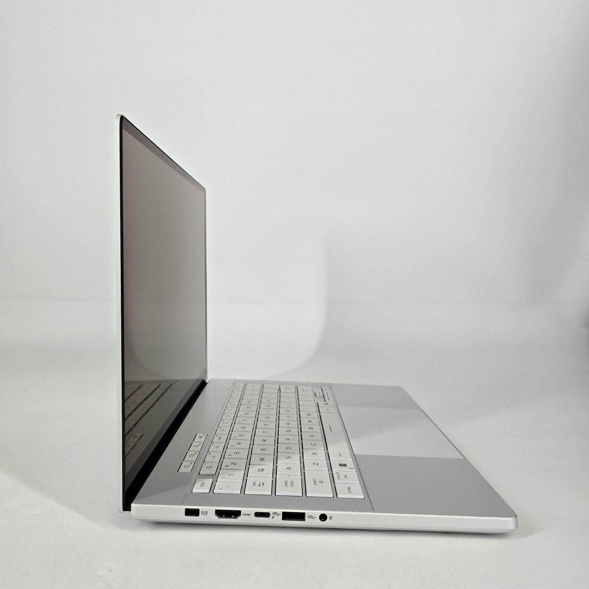 Asus ROG Zephyrus G14 GA403 14 White 2.0 GHz AMD Ryzen AI 9 HX 370 32GB RAM 1TB Solid State Drive NVIDIA GeForce RTX 5070 Ti 12 GB