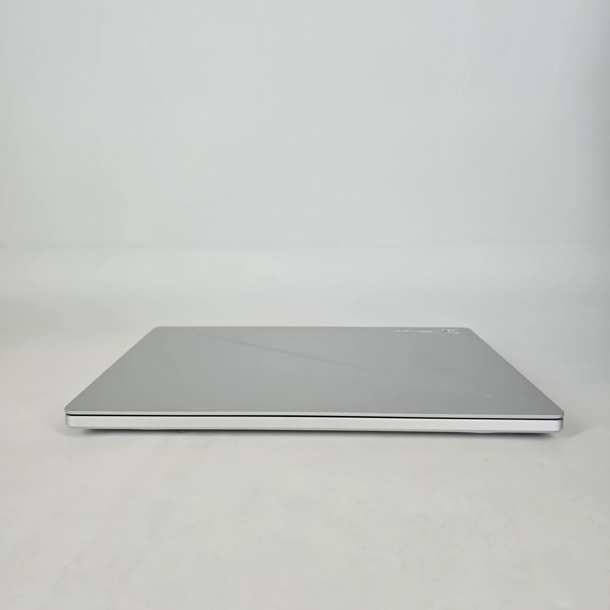 Asus ROG Zephyrus G14 GA403 14 White 2.0 GHz AMD Ryzen AI 9 HX 370 32GB RAM 1TB Solid State Drive NVIDIA GeForce RTX 5070 Ti 12 GB