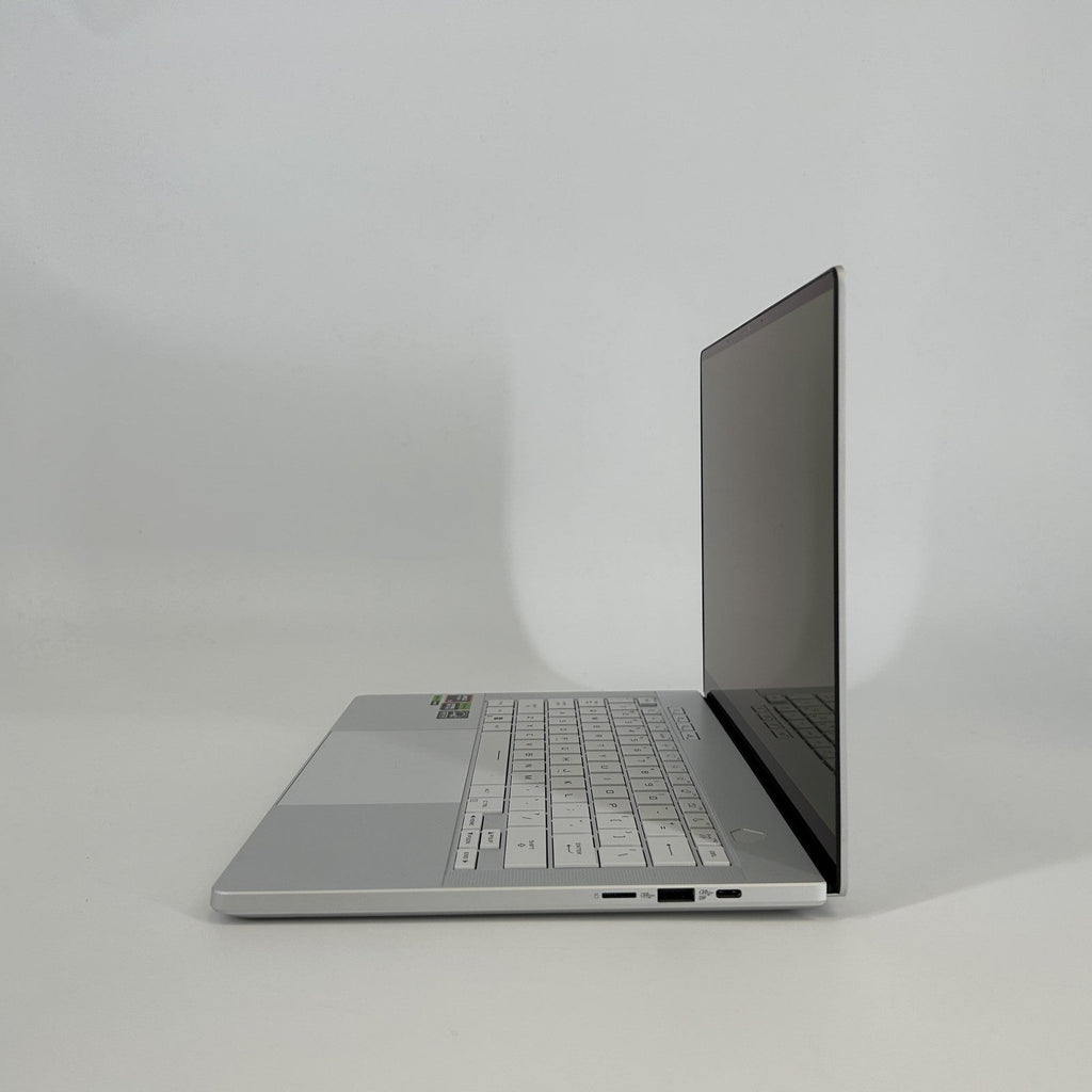 Asus ROG Zephyrus G14 GA403 14 White 4.0 GHz AMD Ryzen 9 8945HS 32GB RAM 1TB Solid State Drive NVIDIA GeForce RTX 4070 8 GB