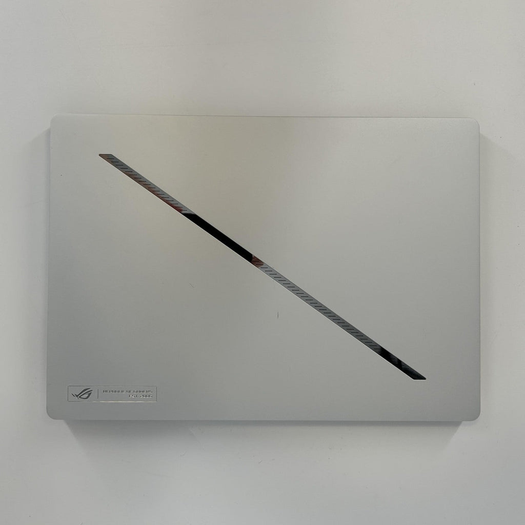 Asus ROG Zephyrus G14 GA403 14 White 4.0 GHz AMD Ryzen 9 8945HS 32GB RAM 1TB Solid State Drive NVIDIA GeForce RTX 4070 8 GB