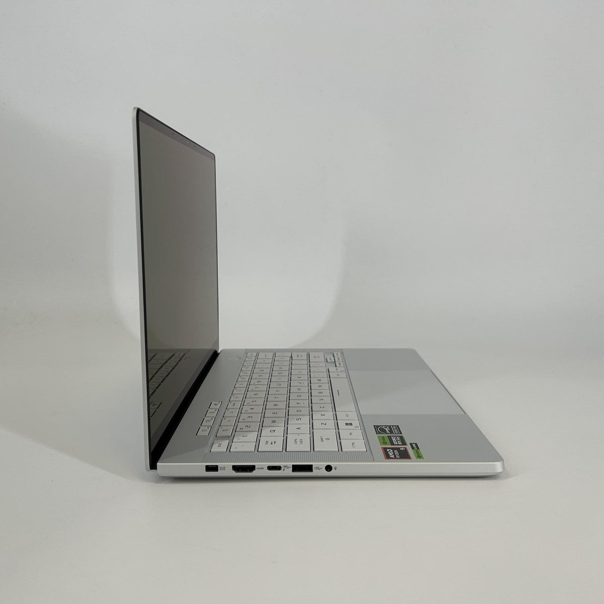 Asus ROG Zephyrus G14 GA403 14 White 4.0 GHz AMD Ryzen 9 8945HS 32GB RAM 1TB Solid State Drive NVIDIA GeForce RTX 4070 8 GB