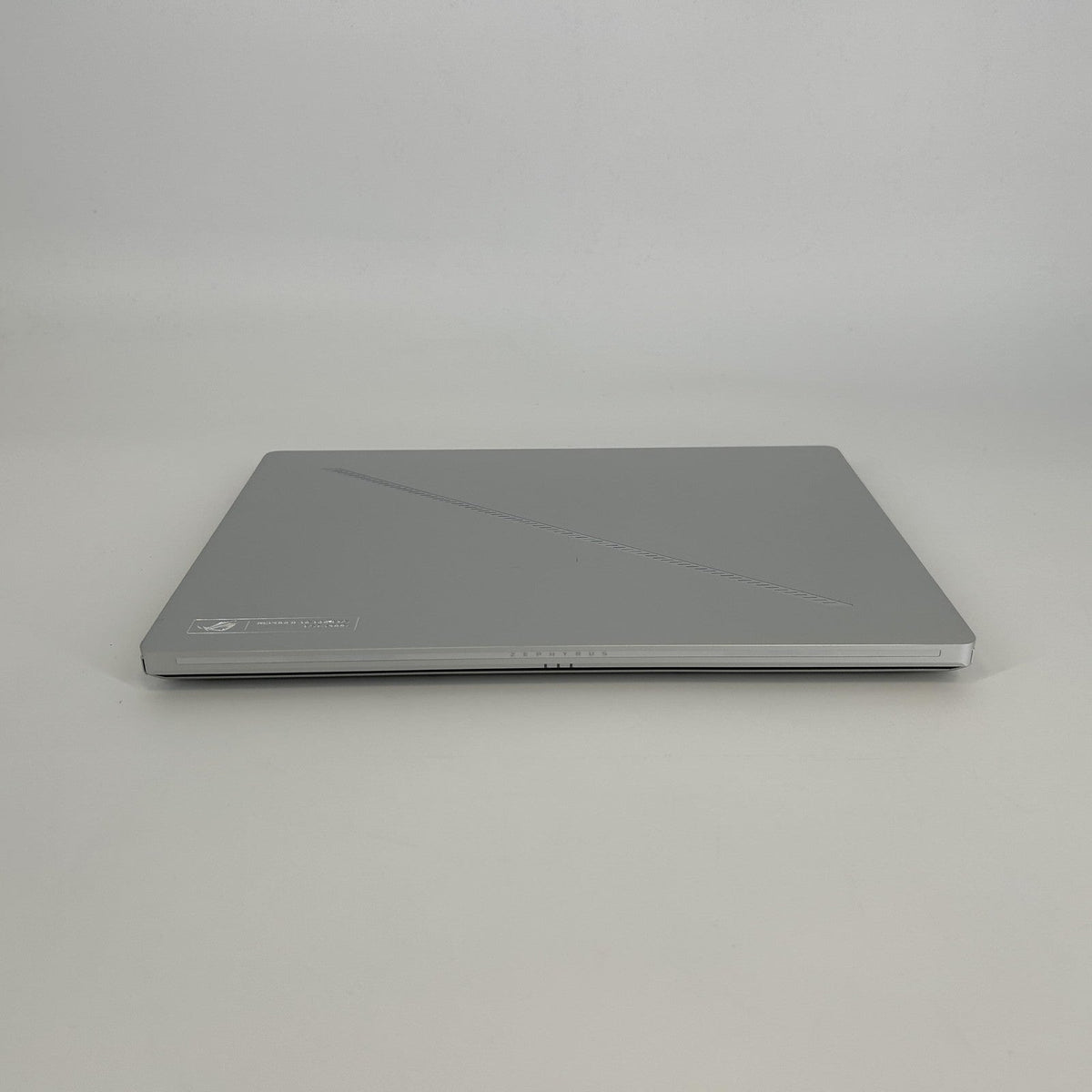 Asus ROG Zephyrus G14 GA403 14 White 4.0 GHz AMD Ryzen 9 8945HS 32GB RAM 1TB Solid State Drive NVIDIA GeForce RTX 4070 8 GB