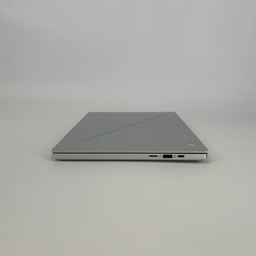 Asus ROG Zephyrus G14 GA403 14 White 4.0 GHz AMD Ryzen 9 8945HS 32GB RAM 1TB Solid State Drive NVIDIA GeForce RTX 4070 8 GB