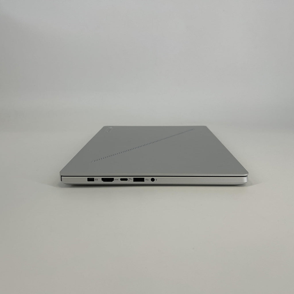 Asus ROG Zephyrus G14 GA403 14 White 4.0 GHz AMD Ryzen 9 8945HS 32GB RAM 1TB Solid State Drive NVIDIA GeForce RTX 4070 8 GB