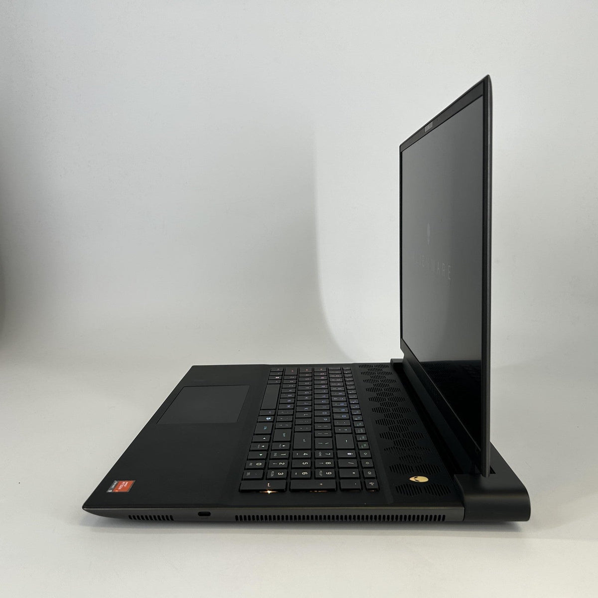 Dell Alienware M18 R1 Black 3.0 GHz AMD Ryzen 9 7845HX 32GB RAM 1TB Solid State Drive NVIDIA GeForce RTX 4070 8 GB
