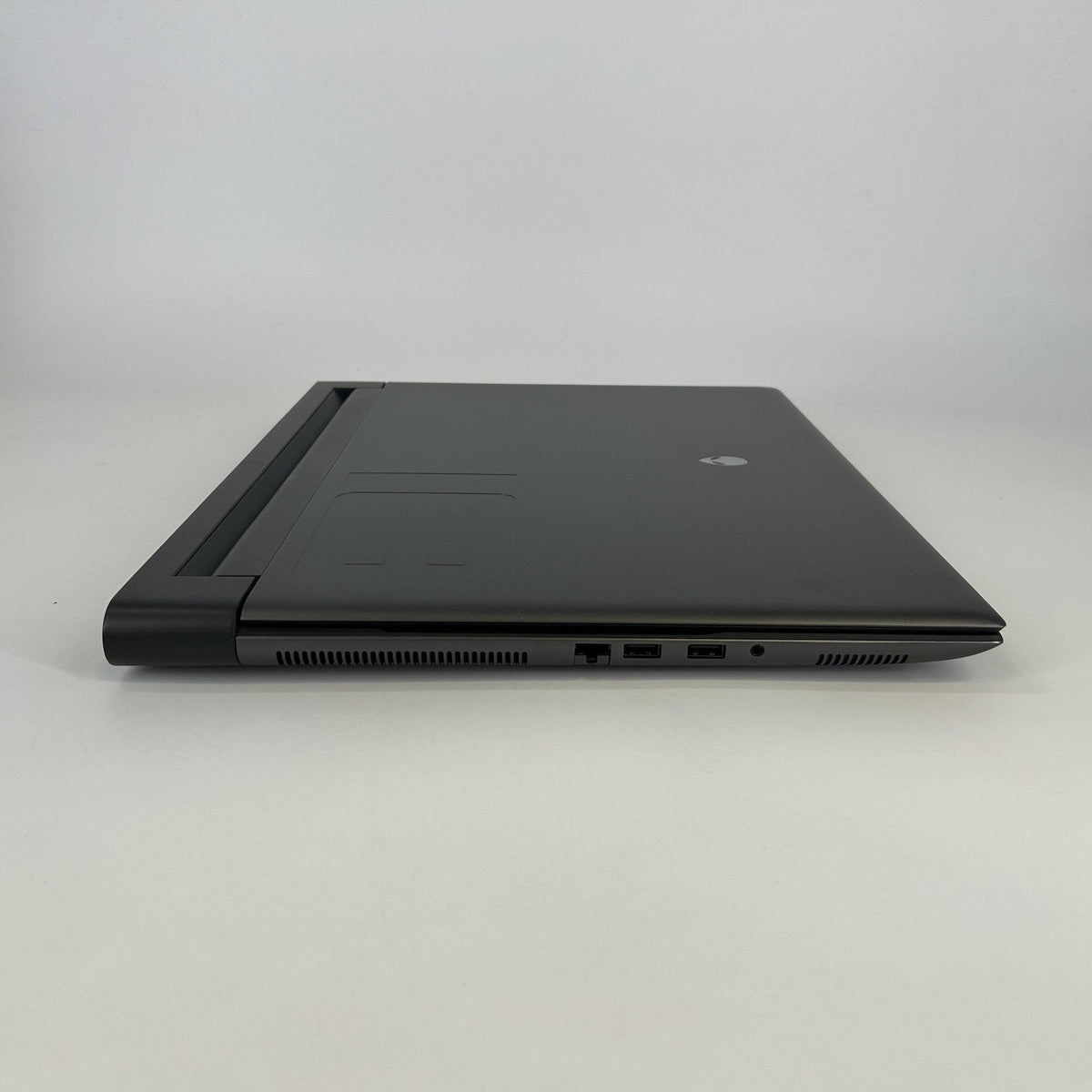 Dell Alienware M18 R1 Black 3.0 GHz AMD Ryzen 9 7845HX 32GB RAM 1TB Solid State Drive NVIDIA GeForce RTX 4070 8 GB
