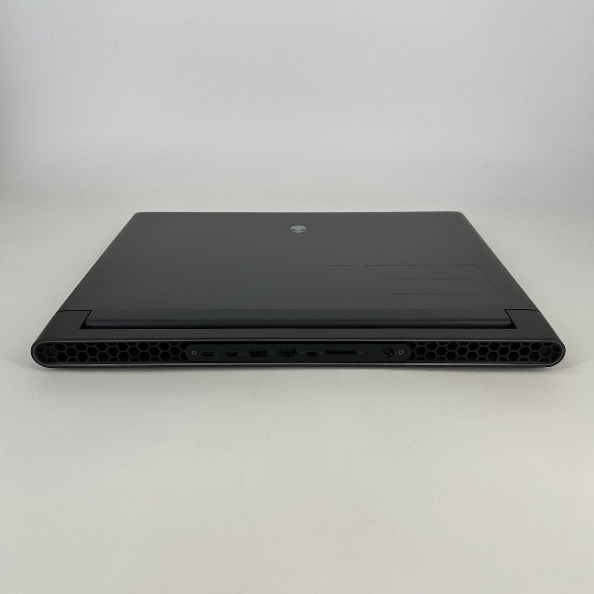 Dell Alienware M18 R1 Black 3.0 GHz AMD Ryzen 9 7845HX 32GB RAM 1TB Solid State Drive NVIDIA GeForce RTX 4070 8 GB