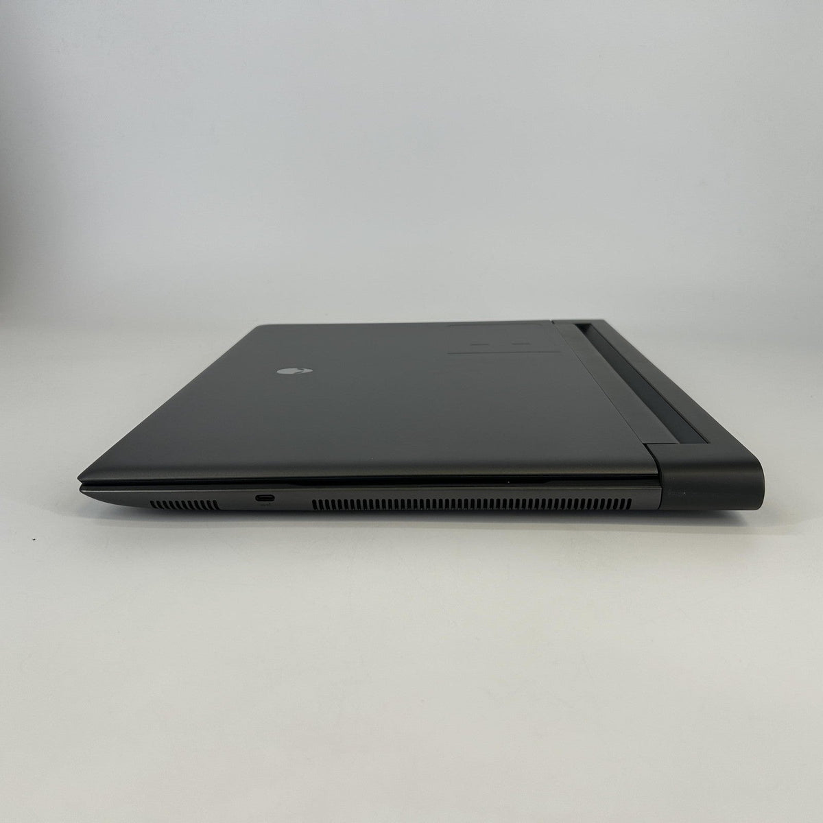 Dell Alienware M18 R1 Black 3.0 GHz AMD Ryzen 9 7845HX 32GB RAM 1TB Solid State Drive NVIDIA GeForce RTX 4070 8 GB