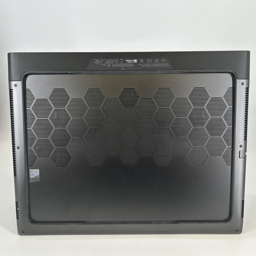 Dell Alienware M18 R1 Black 3.0 GHz AMD Ryzen 9 7845HX 32GB RAM 1TB Solid State Drive NVIDIA GeForce RTX 4070 8 GB