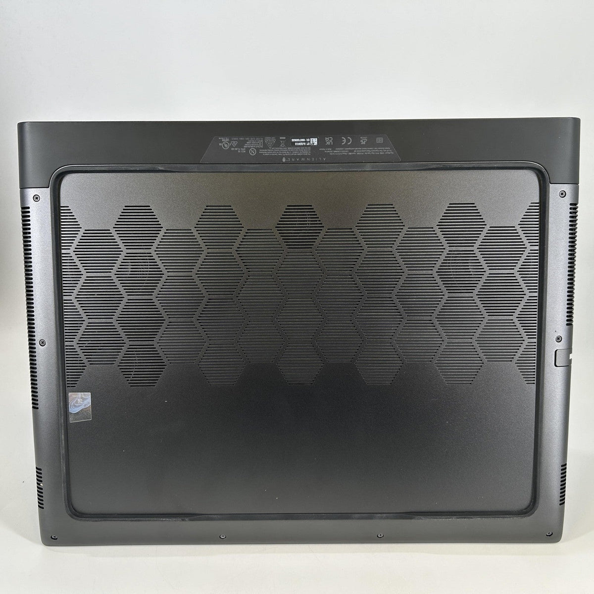 Dell Alienware M18 R1 Black 3.0 GHz AMD Ryzen 9 7845HX 32GB RAM 1TB Solid State Drive NVIDIA GeForce RTX 4070 8 GB