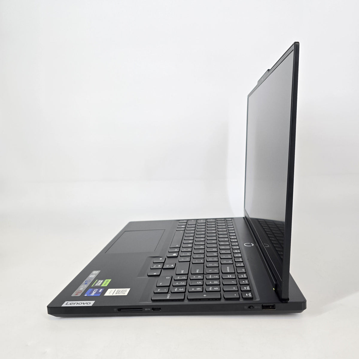 Lenovo Legion 7i Gen 9 16 Black 2.2 GHz Intel Core i9 14th Gen. 16GB RAM 1TB Solid State Drive NVIDIA GeForce RTX 4070 8 GB