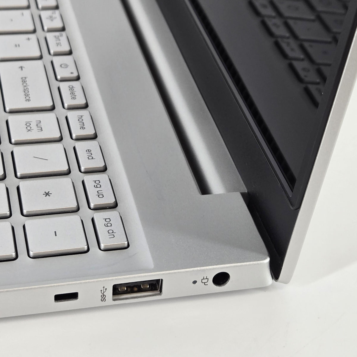 HP Pavilion 15 Silver 1.3 GHz Intel Core i5 12th Gen. 12GB RAM 256GB Solid State Drive