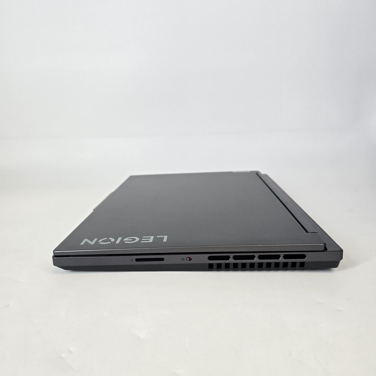 Lenovo Legion Slim 5 Gen 8 16 Gray 3.8 GHz AMD Ryzen 7 7840HS 16GB RAM 512GB Solid State Drive NVIDIA GeForce RTX 4060 8 GB