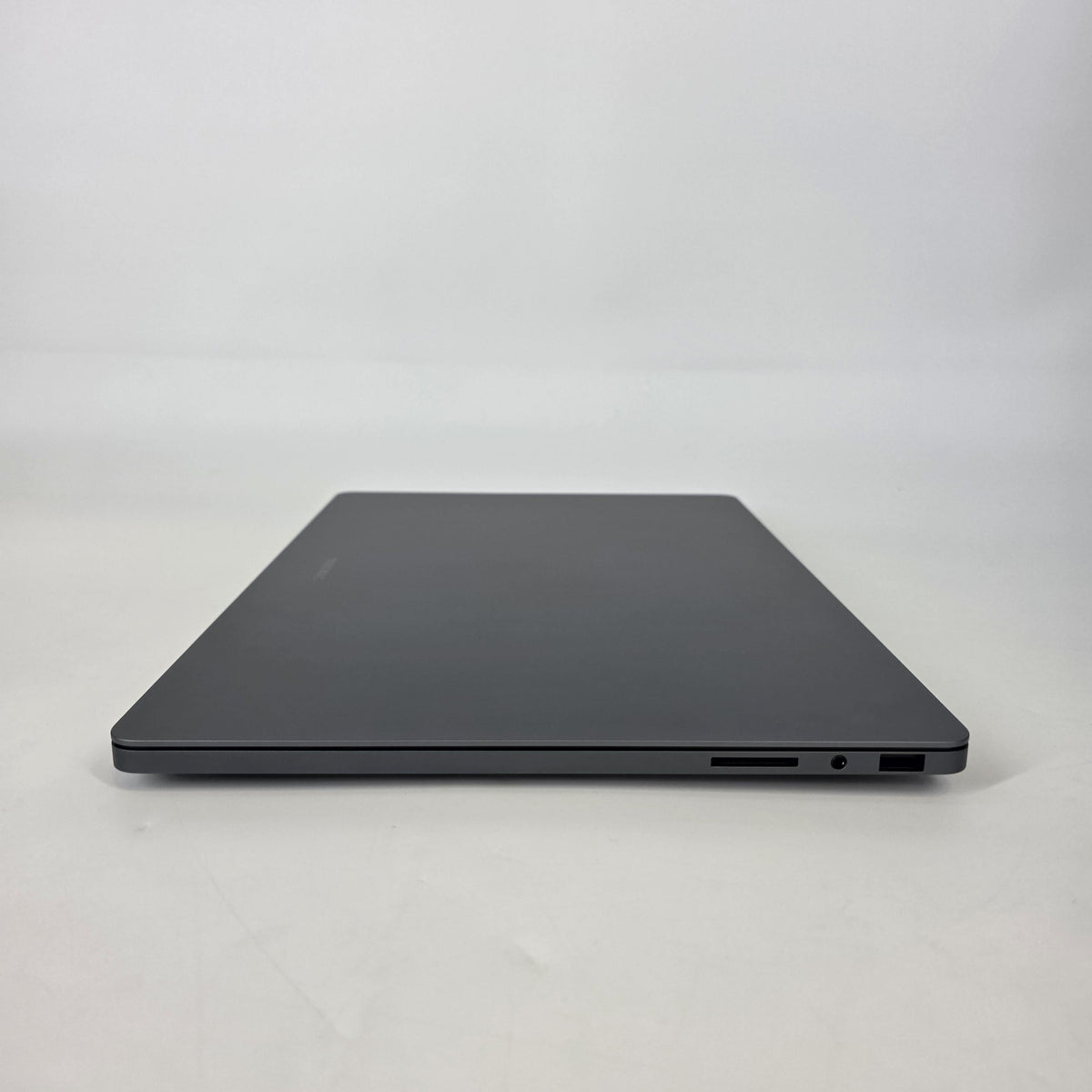 Samsung Galaxy Book6 Ultra 16 Gray Blue 1.9 GHz Intel Core Ultra 7 Series 3 32GB RAM 1TB Solid State Drive NVIDIA GeForce RTX 5070 8 GB