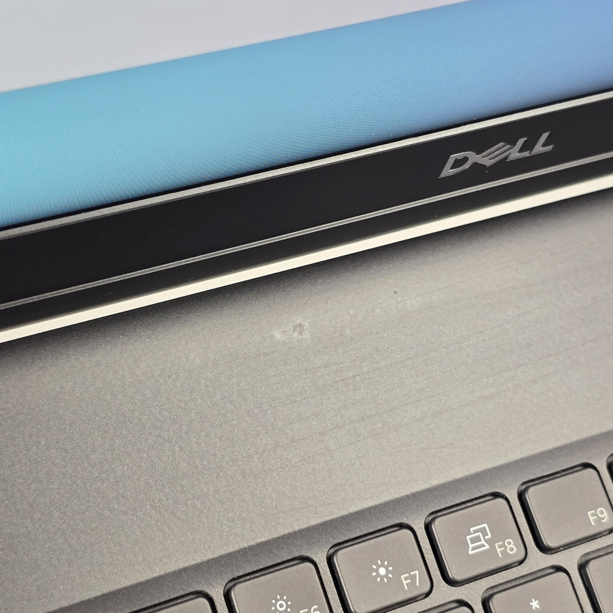 Precision 7770 17.3 Gray 2.5 GHz Intel Core i5 12th Gen. 16GB RAM 256GB Solid State Drive