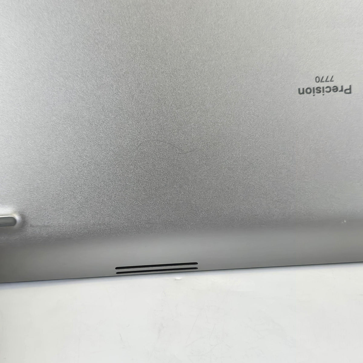 Precision 7770 17.3 Gray 2.5 GHz Intel Core i5 12th Gen. 16GB RAM 256GB Solid State Drive