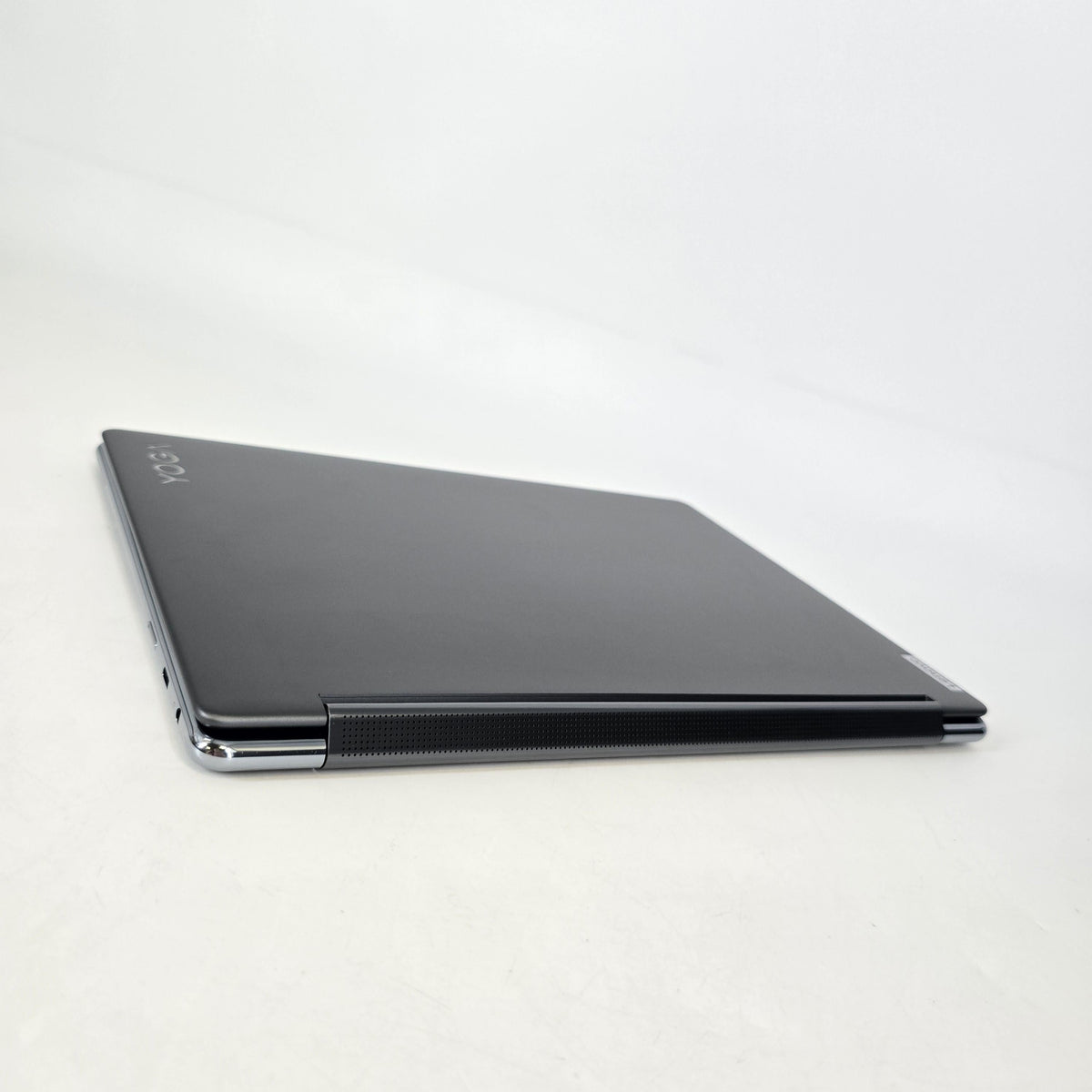 Lenovo Yoga 9i 14 Gray 2.2 GHz Intel Core i7 13th Gen. 16GB RAM 1TB Solid State Drive