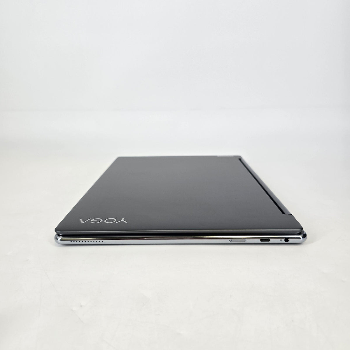 Lenovo Yoga 9i 14 Gray 2.2 GHz Intel Core i7 13th Gen. 16GB RAM 1TB Solid State Drive