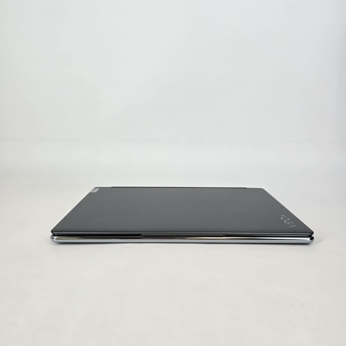 Lenovo Yoga 9i 14 Gray 2.2 GHz Intel Core i7 13th Gen. 16GB RAM 1TB Solid State Drive
