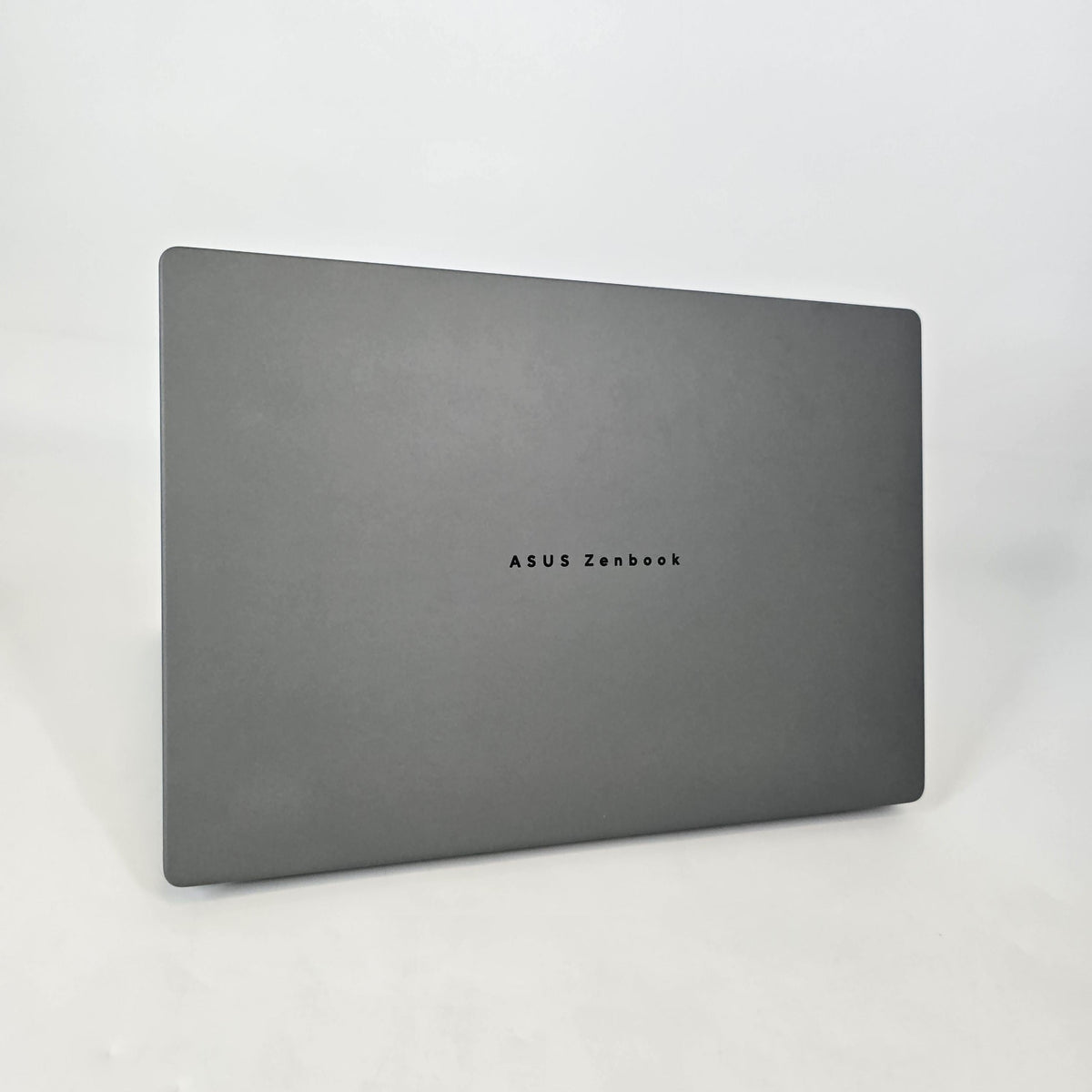 Asus Zenbook A 14 Iceland Gray 2.96 GHz Qualcomm Snapdragon X 32GB RAM 1TB Solid State Drive