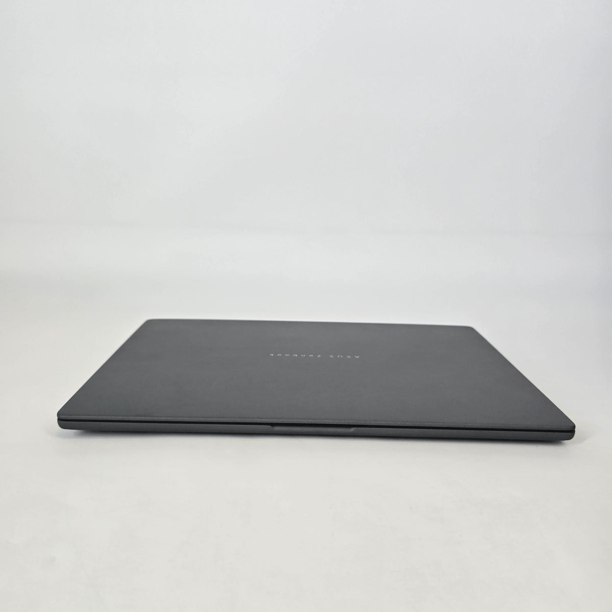 Asus Zenbook A 14 Iceland Gray 2.96 GHz Qualcomm Snapdragon X 32GB RAM 1TB Solid State Drive