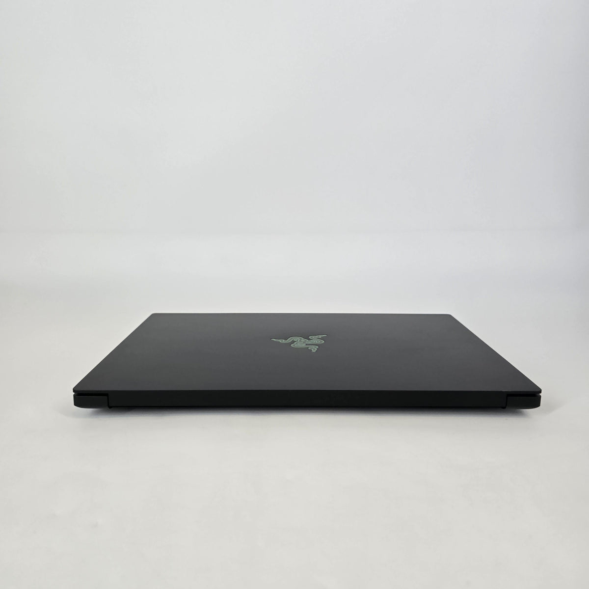 Razer Blade 14 2021 Black 3.3 GHz AMD Ryzen 9 5900HX 16GB RAM 1TB Solid State Drive NVIDIA GeForce RTX 3080 8 GB