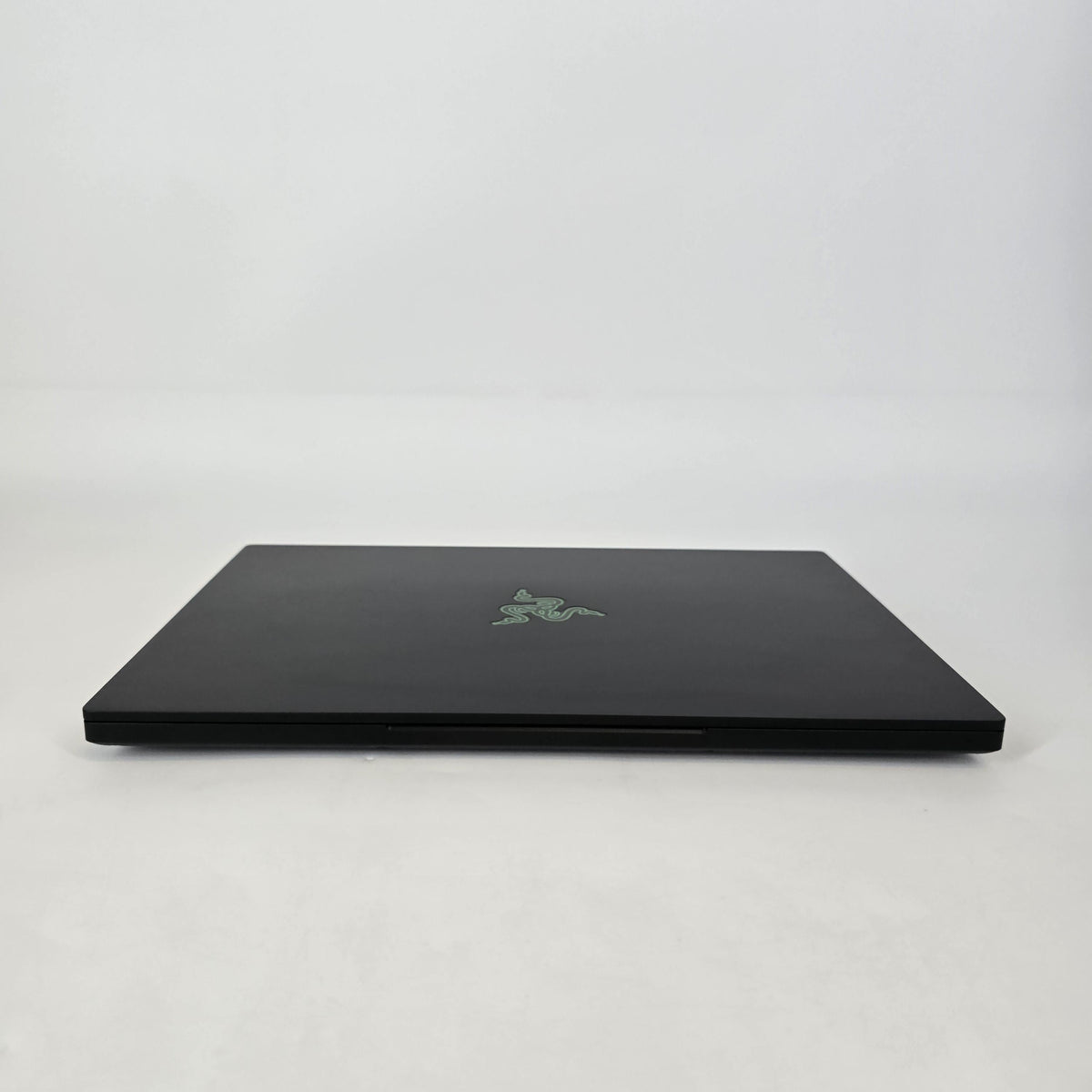Razer Blade 14 2021 Black 3.3 GHz AMD Ryzen 9 5900HX 16GB RAM 1TB Solid State Drive NVIDIA GeForce RTX 3080 8 GB