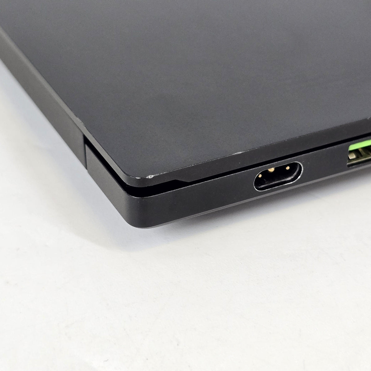 Razer Blade 14 2021 Black 3.3 GHz AMD Ryzen 9 5900HX 16GB RAM 1TB Solid State Drive NVIDIA GeForce RTX 3080 8 GB
