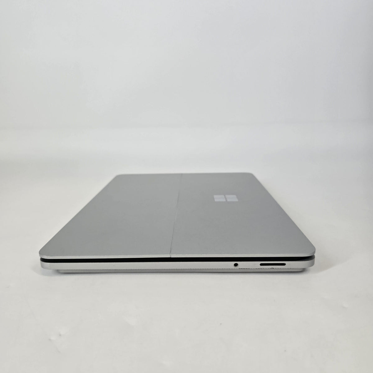 Microsoft Surface Laptop Studio 14.4 Silver 3.3 GHz Intel Core i7 11th Gen. 16GB RAM 512GB Solid State Drive NVIDIA GeForce RTX 3050 Ti 4 GB