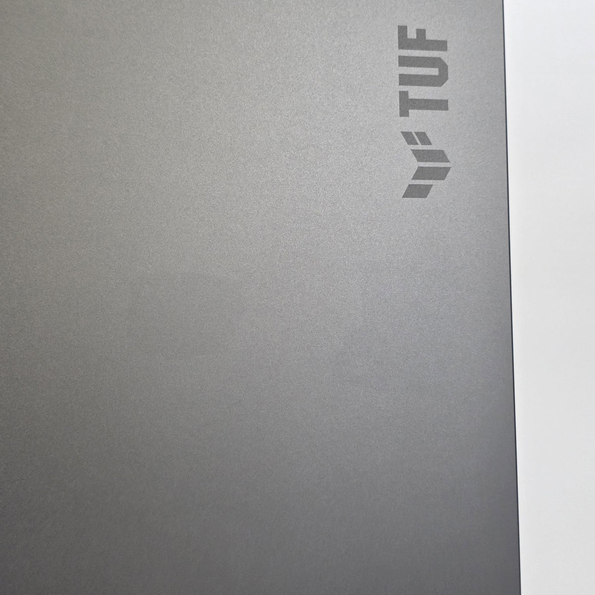 Asus TUF A16 16 Jaeger Gray 4.0 GHz AMD Ryzen 9 270 32GB RAM 1TB Solid State Drive NVIDIA GeForce RTX 5070 8 GB