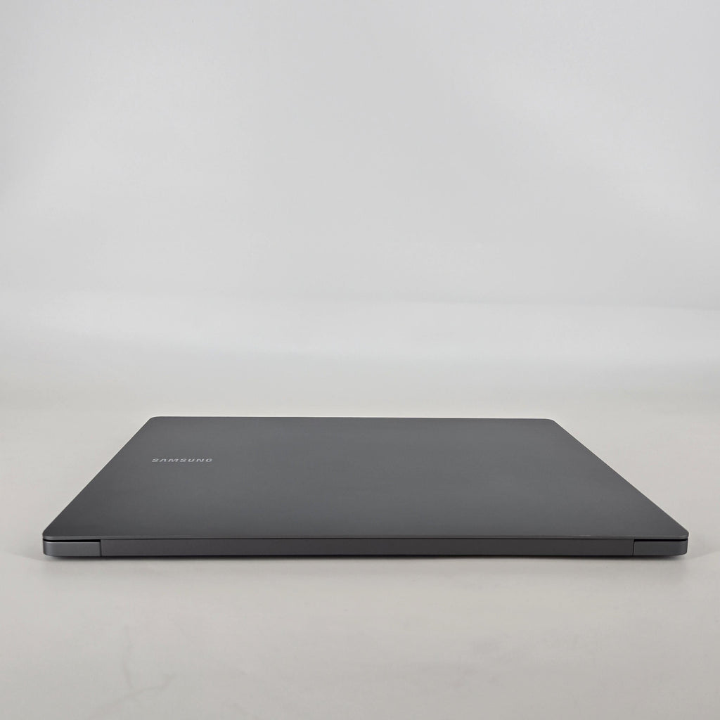 Galaxy Book5 Pro 16 Gray 2.2 GHz Intel Core Ultra 7 Series 2 16GB RAM 1TB Solid State Drive