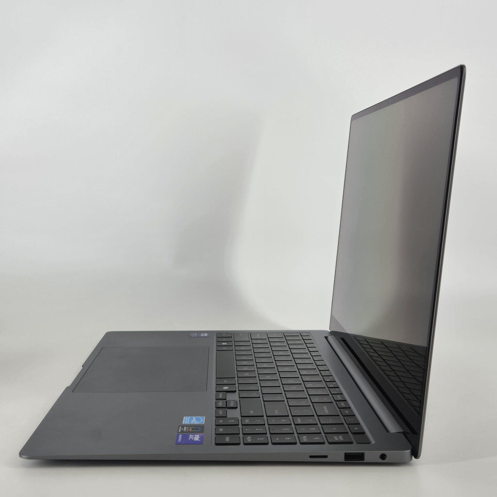 Samsung Galaxy Book5 Pro 16 Gray 2.2 GHz Intel Core Ultra 7 Series 2 16GB RAM 1TB Solid State Drive