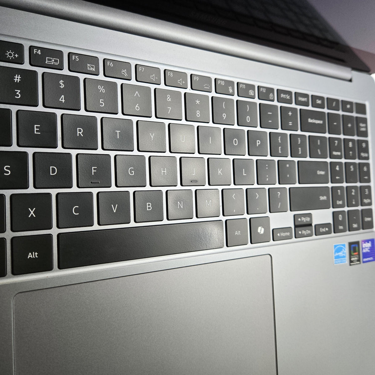 Galaxy Book5 Pro 16 Gray 2.2 GHz Intel Core Ultra 7 Series 2 16GB RAM 1TB Solid State Drive