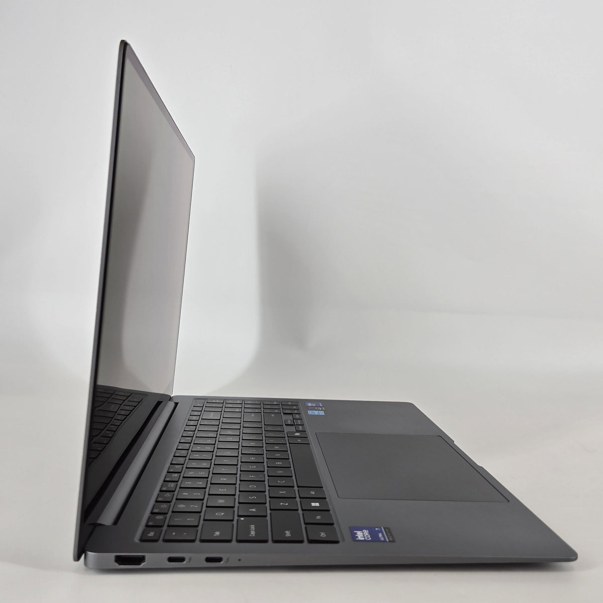 Galaxy Book5 Pro 16 Gray 2.2 GHz Intel Core Ultra 7 Series 2 16GB RAM 1TB Solid State Drive