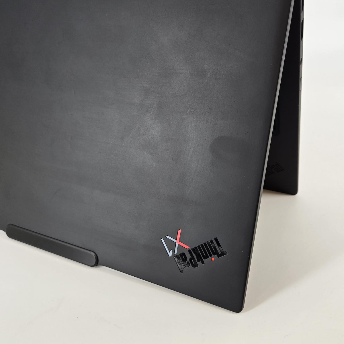 Lenovo ThinkPad X1 Carbon Gen 13 14 Black 2.0 GHz Intel Core Ultra 7 Series 2 32GB RAM 1TB Solid State Drive