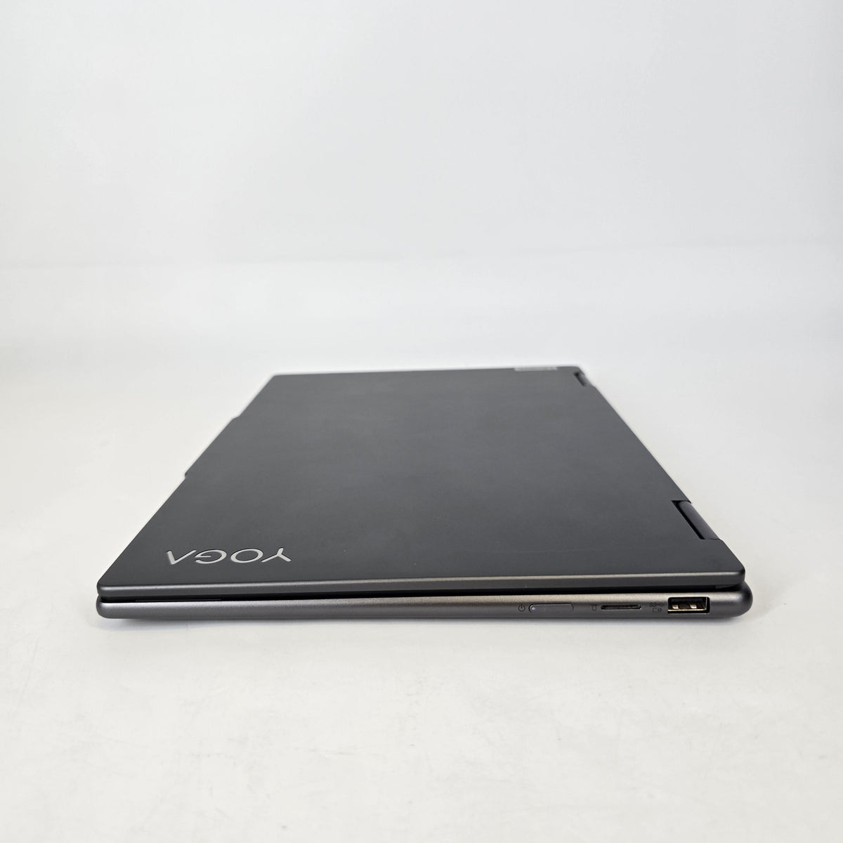 Lenovo Yoga 7i 14 Gray 1.3 GHz Intel Core i5 13th Gen. 8GB RAM 512GB Solid State Drive