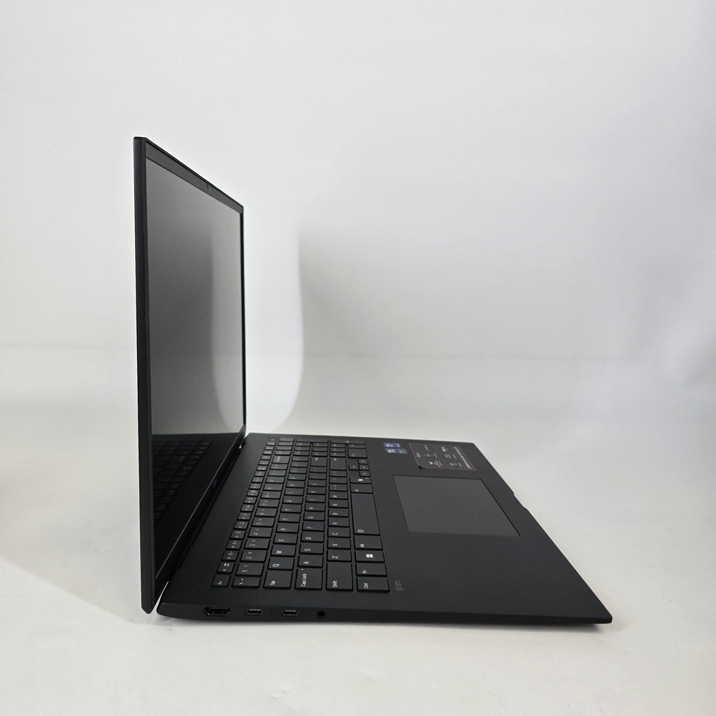 LG Gram 17 Gray 2.2 GHz Intel Core Ultra 7 Series 2 32GB RAM 1TB Solid State Drive