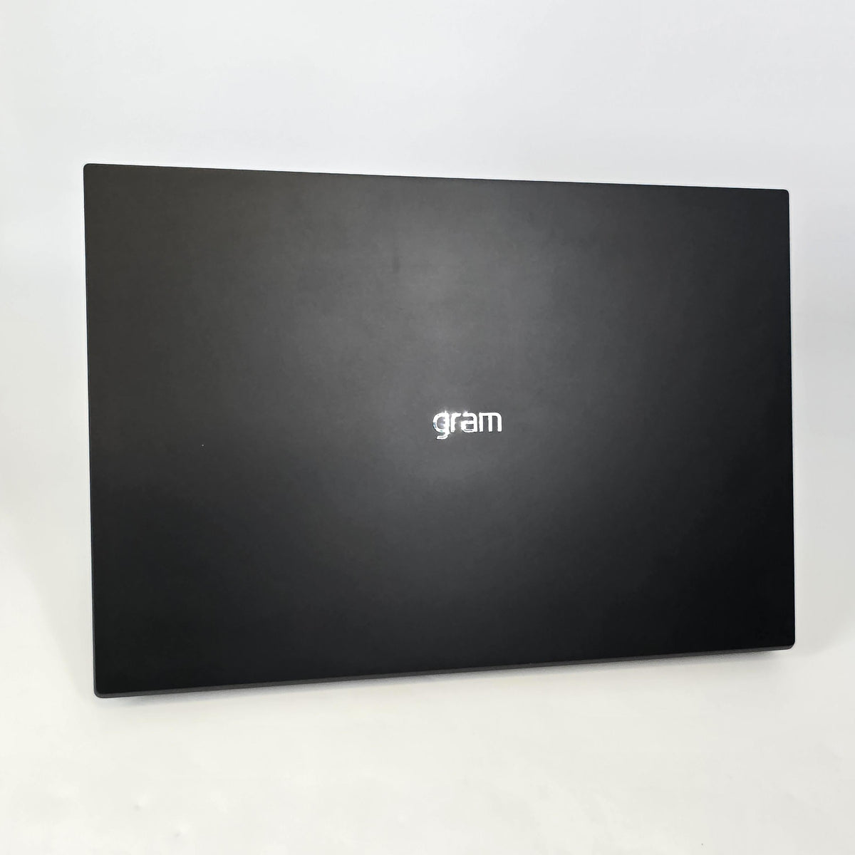 LG Gram 17 Gray 2.2 GHz Intel Core Ultra 7 Series 2 32GB RAM 1TB Solid State Drive