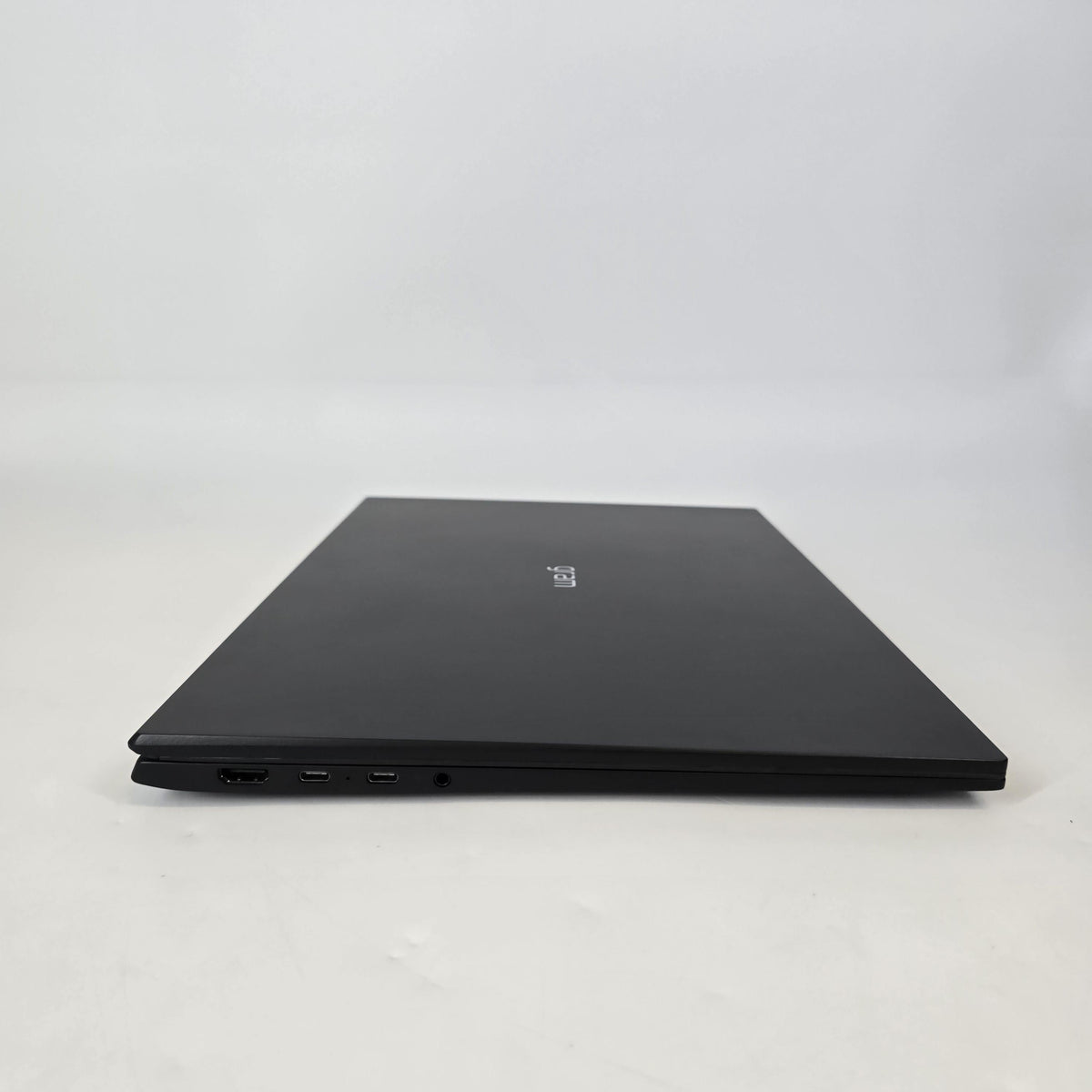 LG Gram 17 Gray 2.2 GHz Intel Core Ultra 7 Series 2 32GB RAM 1TB Solid State Drive