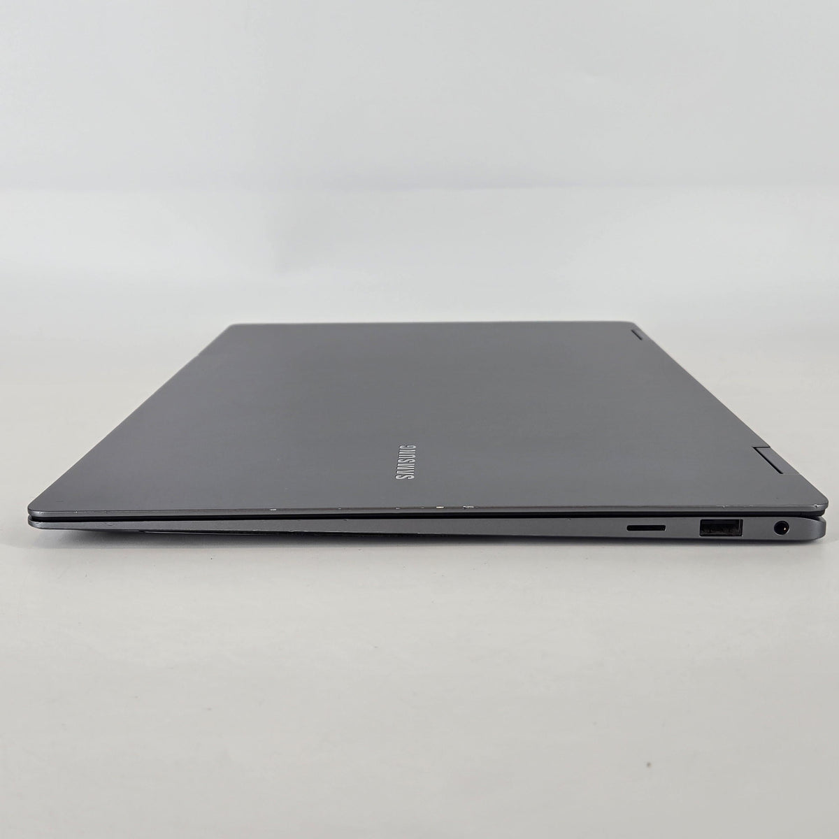 Galaxy Book5 Pro 360 16 Gray 2.2 GHz Intel Core Ultra 7 Series 2 16GB RAM 1TB Solid State Drive
