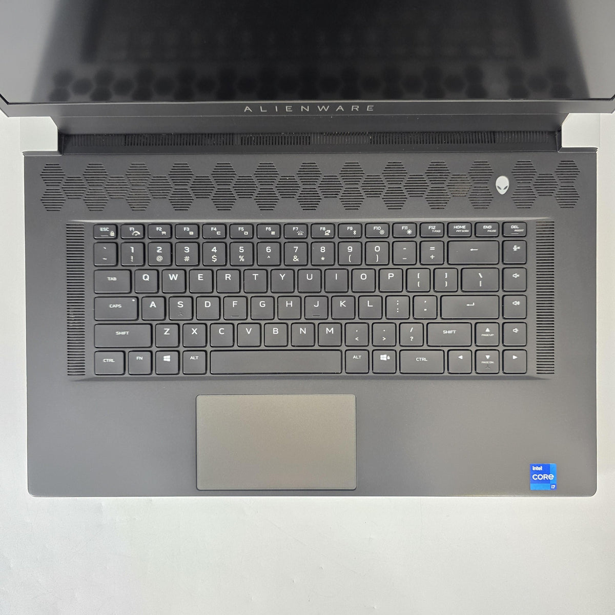 Dell Alienware X17 R1 White 2.3 GHz Intel Core i7 11th Gen. 16GB RAM 1TB Solid State Drive NVIDIA GeForce RTX 3070 8 GB