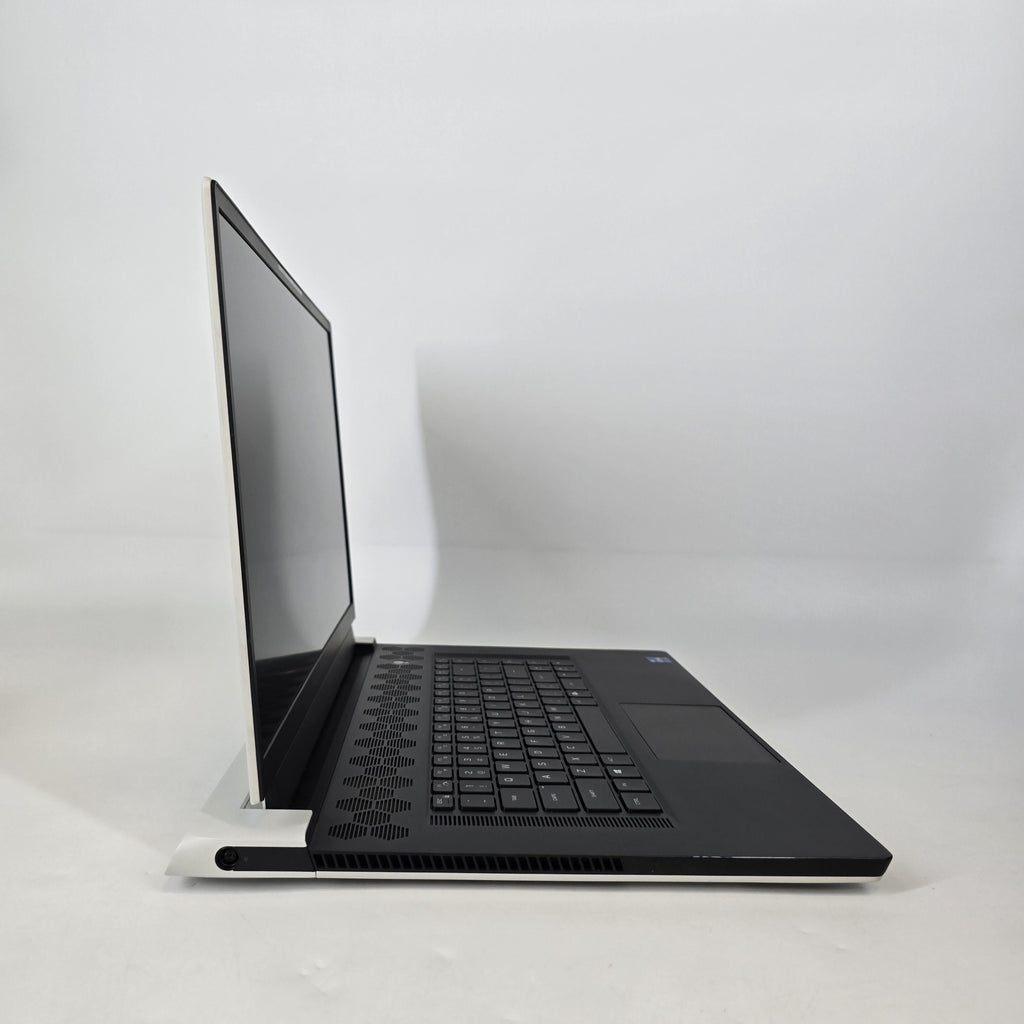 Dell Alienware X17 R1 White 2.3 GHz Intel Core i7 11th Gen. 16GB RAM 1TB Solid State Drive NVIDIA GeForce RTX 3070 8 GB
