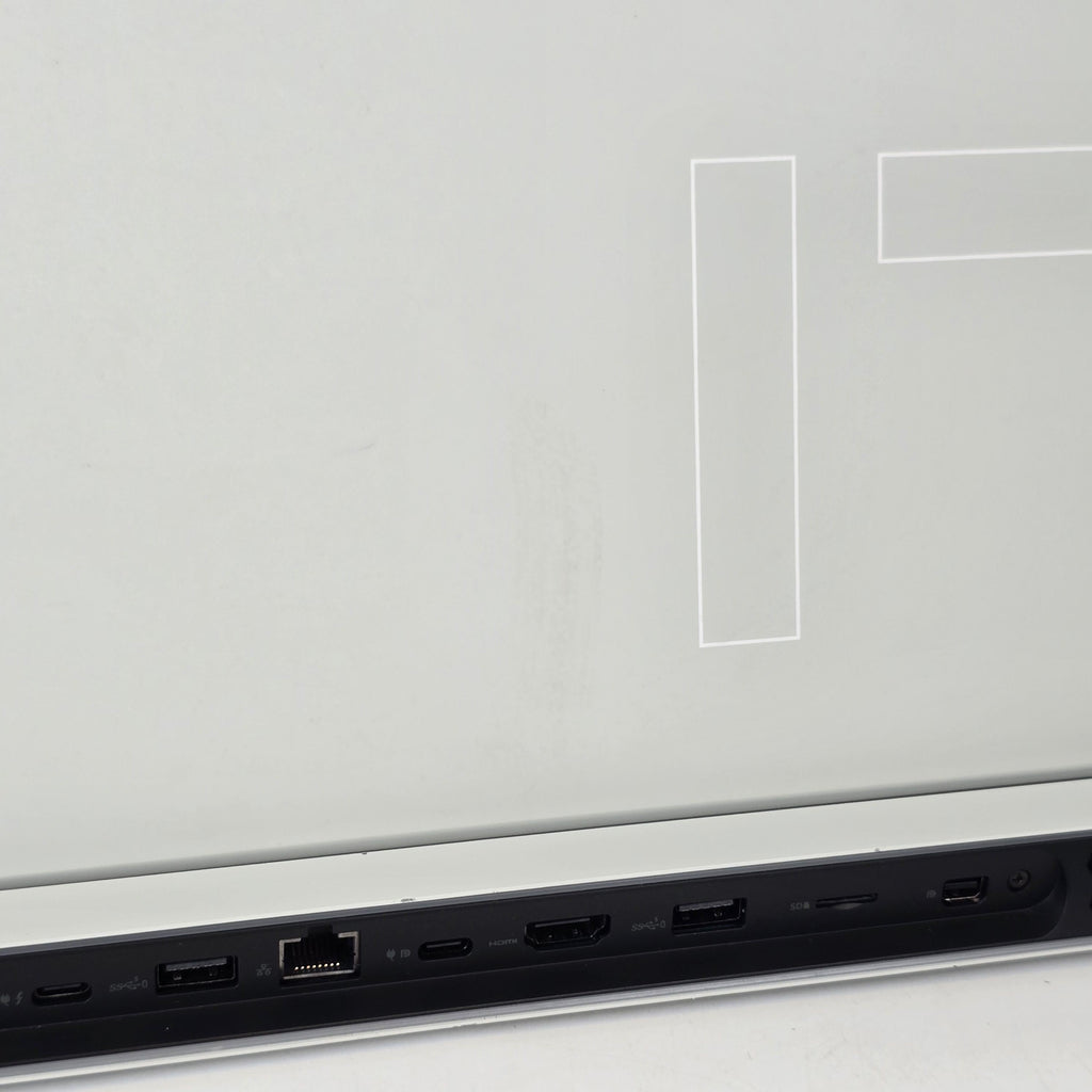 Dell Alienware X17 R1 White 2.3 GHz Intel Core i7 11th Gen. 16GB RAM 1TB Solid State Drive NVIDIA GeForce RTX 3070 8 GB